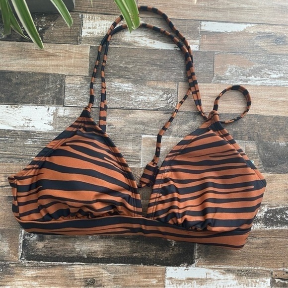 NWT Cross Back Triangle Bikini Top - Picture 2 of 7